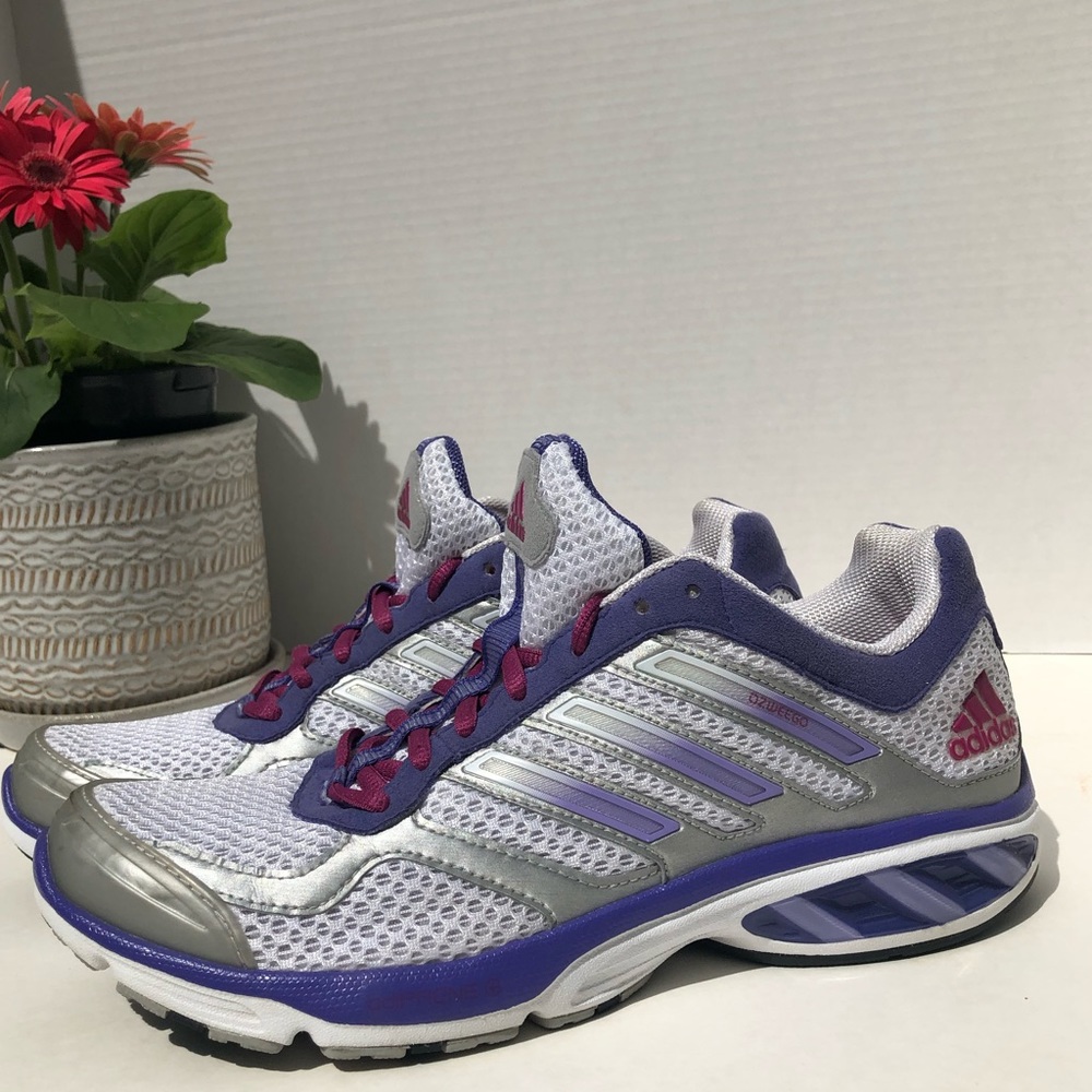 Adidas Women’s Running Shoes Ozweego, size 9